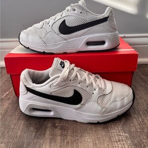 Nike White and Black Sneakers